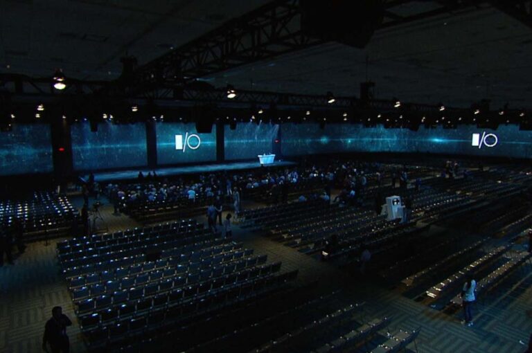 AV-Concepts-Google-IO-Widescreen-Whale-Pong-Pre-Show-Main